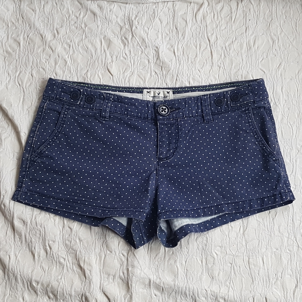 🌼American Eagle navy blue polka dot shorts